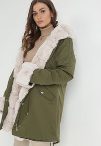 Born2be - Ciemnozielona Kurtka Parka z Futerkiem Koni. Kolor: zielony. Materiał: futro. Sezon: zima, jesień