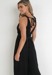 Born2be - Czarny Wiskozowy Kombinezon z Gumką w Pasie i Plecionym Sznurkiem z Lnem Evalin. Kolor: czarny. Materiał: len, wiskoza. Długość rękawa: na ramiączkach. Wzór: aplikacja #2