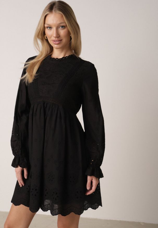 Born2be - Czarna Sukienka w Rustykalnym Stylu z Haftowanej Tkaniny z Bawełną Delogana. Okazja: na co dzień. Kolor: czarny. Materiał: tkanina, bawełna. Wzór: haft. Typ sukienki: rozkloszowane, proste. Styl: casual, elegancki