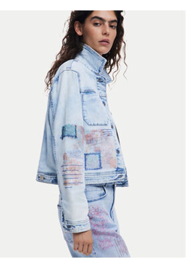 Desigual Kurtka jeansowa Los Angeles 25SWED03 Niebieski Regular Fit. Kolor: niebieski. Materiał: bawełna
