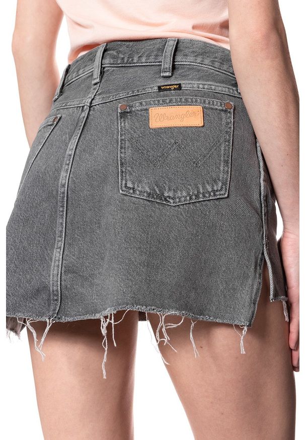 Wrangler - SPÓDNICA JEANSOWA WRANGLER RETRO SKIRT GREY MULES W241RJ24R 112127920. Materiał: jeans. Długość: krótkie. Styl: retro