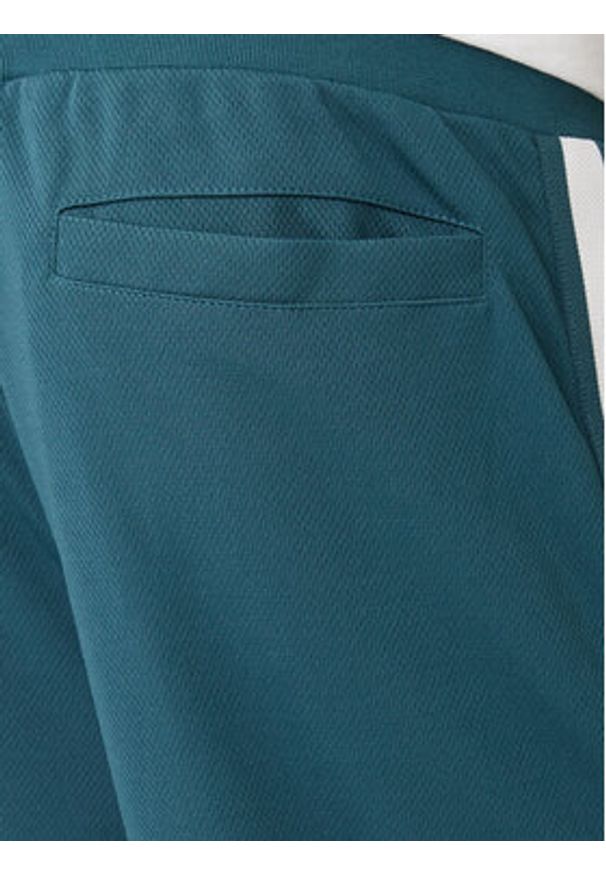 Guess Spodnie dresowe Z6RB13 KD482 Zielony Regular Fit. Kolor: zielony. Materiał: syntetyk