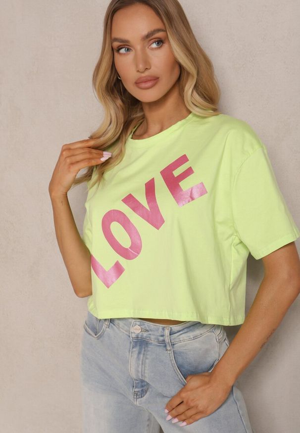 Renee - Zielony Krótki T-shirt Oversize z Bawełny z Ozdobnym Napisem Sanillva. Okazja: na co dzień. Kolor: zielony. Materiał: bawełna. Długość: krótkie. Wzór: napisy. Styl: casual
