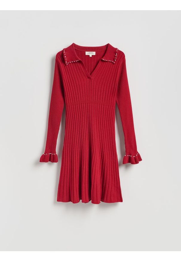 Reserved - Sukienka z kołnierzykiem - czerwony. Kolor: czerwony. Materiał: wiskoza, dzianina, wełna