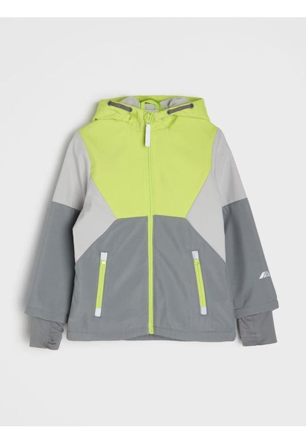 Sinsay - Kurtka softshell z kapturem - zielony. Typ kołnierza: kaptur. Kolor: zielony. Materiał: softshell