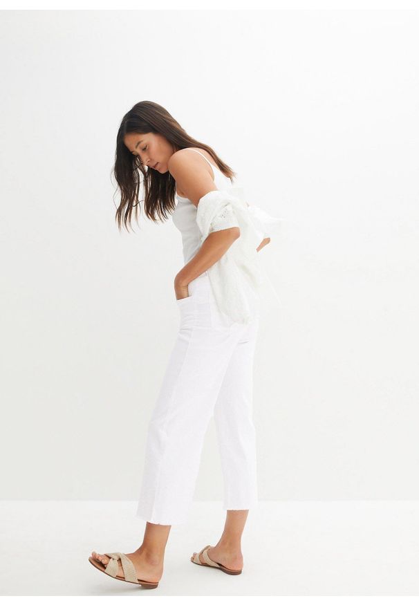 bonprix - Dżinsy 7/8 Wide Fit. Kolor: biały