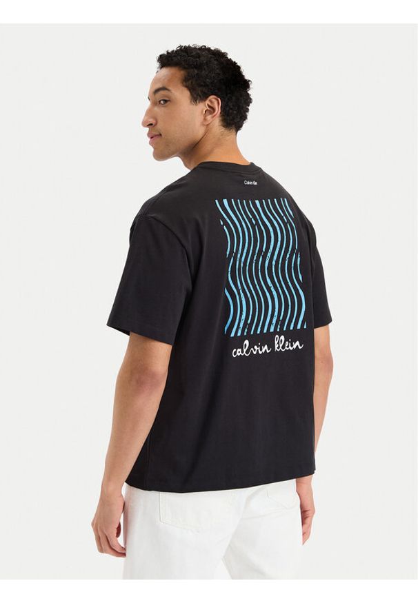 Calvin Klein Jeans T-Shirt SS 16s CK TRVL LV04RG816G Czarny Regular Fit. Kolor: czarny. Materiał: bawełna