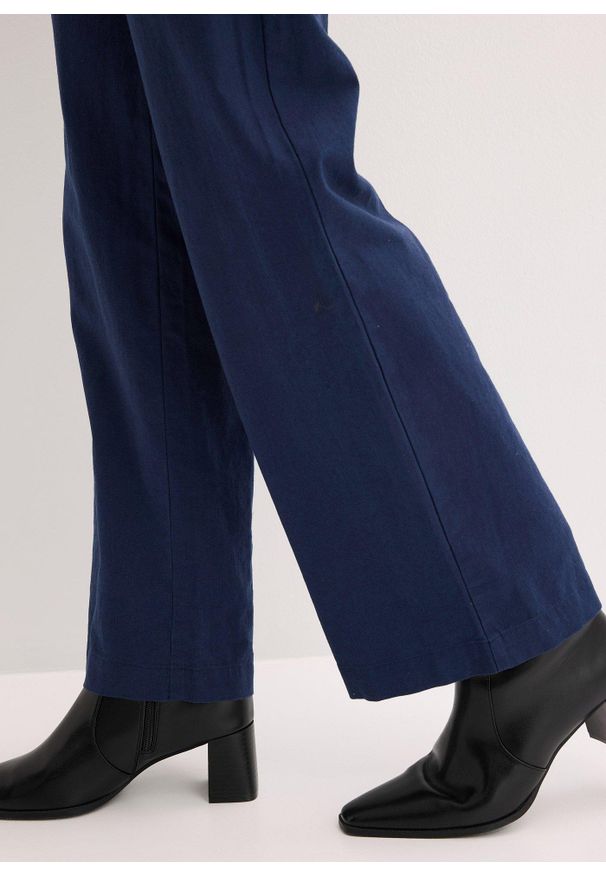 bonprix - Spodnie z mieszanki lnu i bawełny. Kolor: niebieski. Materiał: bawełna, len