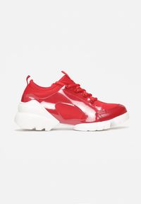 Born2be - Czerwone Sneakersy Bathaphaura. Nosek buta: okrągły. Zapięcie: bez zapięcia. Kolor: czerwony. Materiał: materiał, softshell. Szerokość cholewki: normalna. Wzór: aplikacja #2
