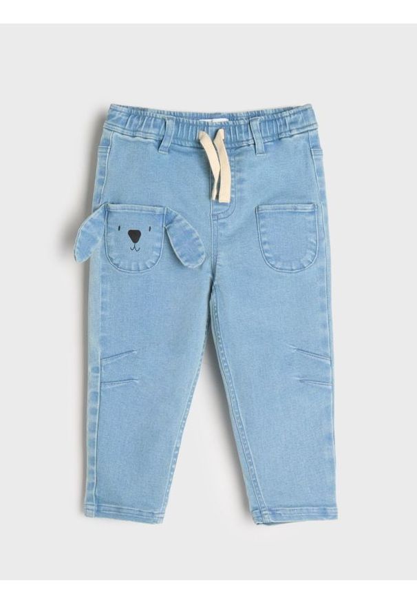 Sinsay - Jeansy z misiem - niebieski. Kolor: niebieski. Materiał: jeans. Długość: długie. Wzór: nadruk