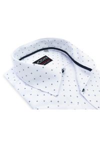 Modini - Biała koszula męska z krótkim rękawem we wzór MK20. Kolor: biały. Materiał: bawełna, poliester, tkanina. Długość rękawa: krótki rękaw. Długość: krótkie. Styl: klasyczny #1