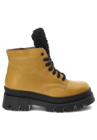 Żółte Botki Blu Skórzane Ocieplane Buty Damskie. Okazja: na spacer. Kolor: żółty. Materiał: skóra. Szerokość cholewki: normalna. Sezon: jesień. Obcas: na obcasie. Styl: elegancki. Wysokość obcasa: niski #2