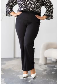 Nasi partnerzy - Czarne spodnie Andy PLUS SIZE XXL. Stan: podwyższony. Kolekcja: plus size. Kolor: czarny. Materiał: guma, poliester, elastan, materiał. Wzór: jednolity. Styl: sportowy, elegancki