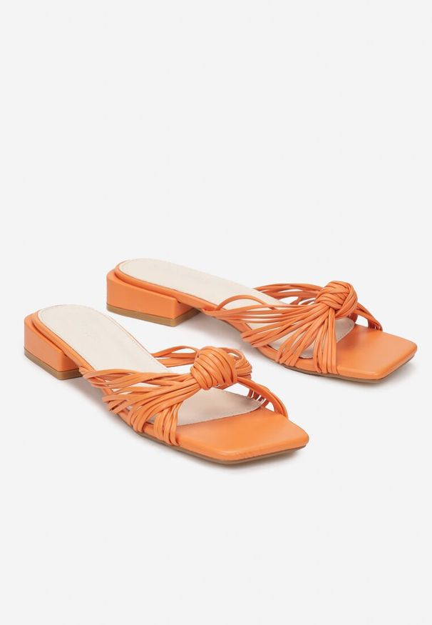 Born2be - Pomarańczowe Klapki na Płaskim Obcasie ze Splątanymi Paskami Melani. Okazja: na co dzień. Kolor: pomarańczowy. Obcas: na obcasie. Styl: casual, elegancki. Wysokość obcasa: niski