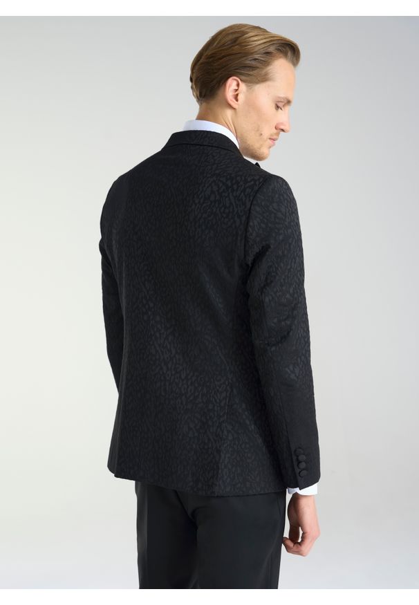 Pako Lorente - PAKO LORENTE – Czarna żakardowa marynarka smokingowa. Okazja: na wesele, na studniówkę, na ślub cywilny, na sylwestra. Kolor: czarny. Materiał: żakard