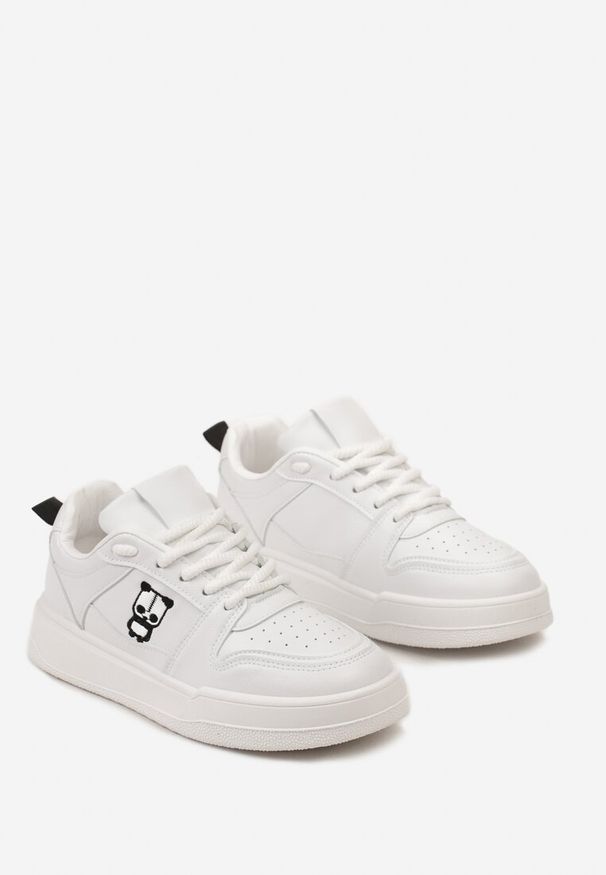 Born2be - Białe Sneakersy z Ozdobnym Nadrukiem i Delikatną Perforacją Bleordia. Okazja: na co dzień. Kolor: biały. Materiał: jeans. Wzór: nadruk