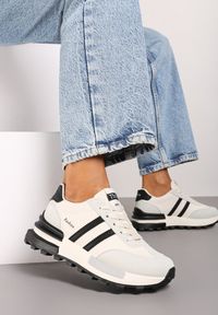 Renee - Beżowe Sneakersy na Płaskiej Podeszwie z Paskami Erisona. Okazja: na co dzień. Zapięcie: pasek. Kolor: beżowy. Materiał: jeans, bawełna. Wzór: paski. Obcas: na płaskiej podeszwie #1