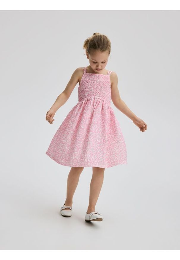 Reserved - Sukienka w kwiaty - pastelowy róż. Kolor: różowy. Materiał: dzianina. Wzór: kwiaty