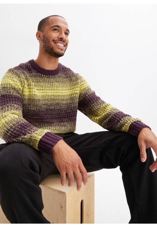 bonprix - Sweter w cieniowanym kolorze. Kolor: fioletowy. Wzór: paski