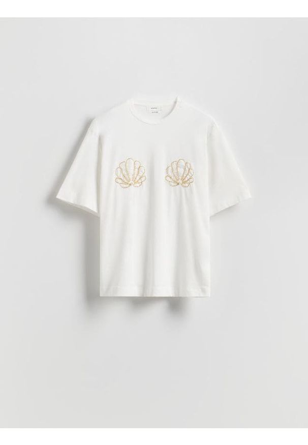 Reserved - T-shirt z ozdobną aplikacją - złamana biel. Materiał: bawełna. Wzór: aplikacja