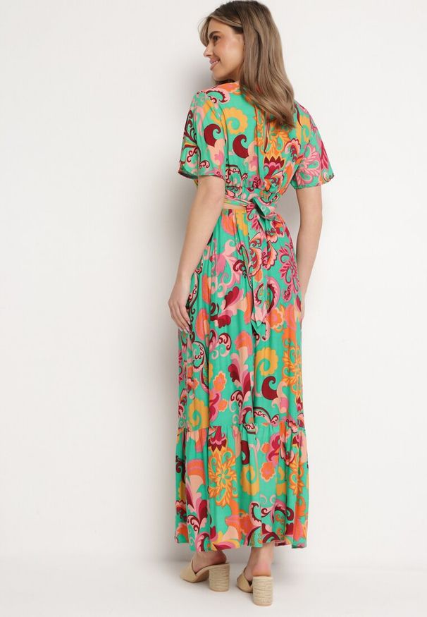 Born2be - Zielony Komplet Krótka Bluzka z Kopertowym Dekoltem Spódnica z Gumką w Pasie Binesta. Kolor: zielony. Materiał: jeans, materiał