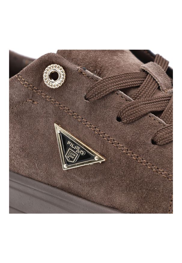 Sneakersy damskie Filippo, cholewka ze skóry naturalnej zamszowej klasyczne sznurowanie na masywnej platformie, brązowe, DP3533/26. Zapięcie: sznurówki. Kolor: brązowy. Materiał: skóra, zamsz. Szerokość cholewki: normalna. Obcas: na platformie