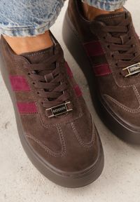 Renee - Brązowe Sneakersy z Zamszu Naturalnego na Platformie Ozdobione Paskami Jiliana. Okazja: na co dzień. Zapięcie: pasek. Kolor: brązowy. Materiał: zamsz. Wzór: aplikacja. Obcas: na platformie #7