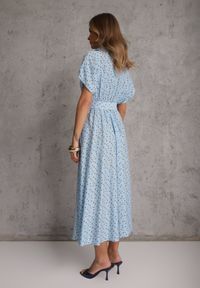 Renee - Niebieska Wiskozowa Sukienka w Kropeczki o Koszulowym Kroju z Wiązanym Paskiem Jynyra. Kolor: niebieski. Materiał: wiskoza. Sezon: lato. Typ sukienki: koszulowe. Styl: klasyczny, retro, elegancki #3