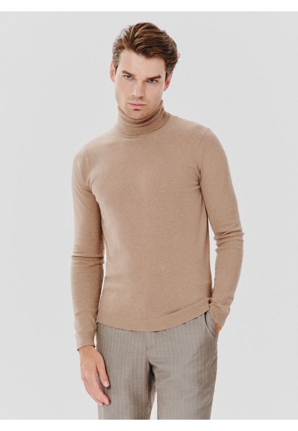 Pako Lorente - PAKO LORENTE – Beżowy gładki golf męski. Typ kołnierza: golf. Kolor: biały, beżowy. Materiał: poliamid, bawełna, elastan. Wzór: gładki. Sezon: zima, jesień