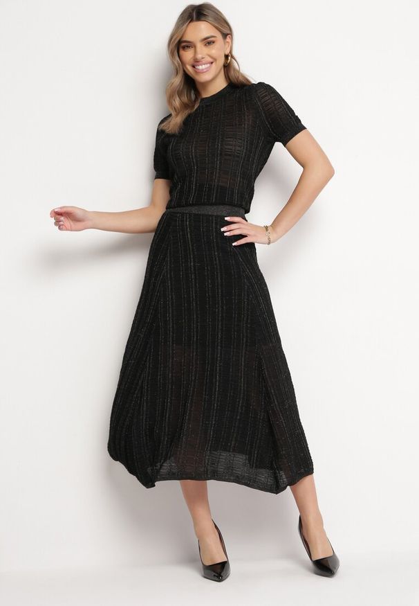 Born2be - Czarna Spódnica z Ozdobnym Tłoczeniem Błyszczącą Nicią i Gumką w Pasie Pirlena. Kolor: czarny. Materiał: tkanina. Wzór: aplikacja. Styl: elegancki