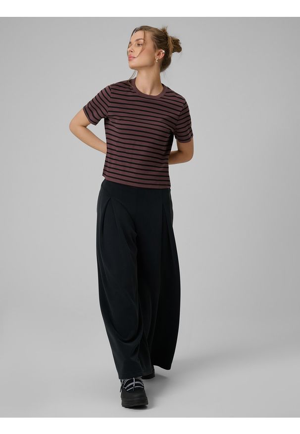 4f - 4F T-shirt regular gładki damski - brązowy M. Okazja: na co dzień. Kolor: brązowy. Materiał: bawełna, dzianina. Długość rękawa: krótki rękaw. Długość: krótkie. Wzór: gładki. Styl: casual