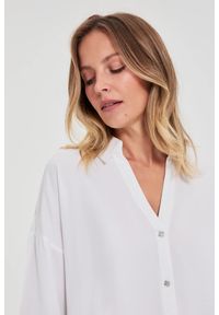 MOODO - Koszula z krótkimi rękawami biała. Kolor: biały. Materiał: poliester. Długość rękawa: krótki rękaw. Długość: krótkie #1