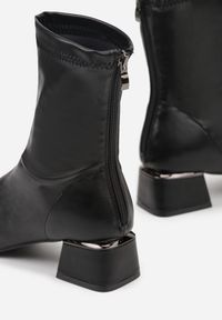 Renee - Czarne Eleganckie Botki VICES Skarpetkowe na Klocku z Metalicznym Zdobieniem Rivite. Okazja: na co dzień. Zapięcie: zamek. Kolor: czarny. Materiał: jeans, skóra. Wzór: aplikacja. Obcas: na obcasie. Styl: elegancki. Wysokość obcasa: średni