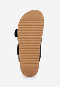 Born2be - Czarne Klapki VICES z Dwoma Paskami i Metalicznymi Klamrami Kaliniassi. Nosek buta: otwarty. Kolor: czarny. Materiał: skóra, zamsz. Wzór: aplikacja. Sezon: lato. Obcas: na obcasie. Wysokość obcasa: niski #6