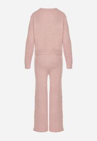 Born2be - Jasnoróżowy Komplet z Wełną i Bawełną Sweter ze Splotem i Szerokie Spodnie Reinettia. Kolor: różowy. Materiał: wełna, bawełna. Wzór: ze splotem #7