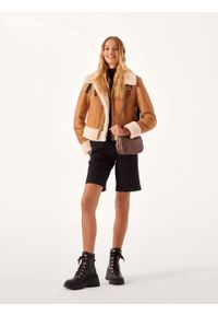 Kazar - Botki na koturnie z bieżnikiem. Wysokość cholewki: przed kolano. Zapięcie: sznurówki. Kolor: czarny. Materiał: skóra. Szerokość cholewki: normalna. Obcas: na koturnie #6