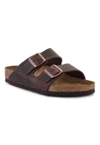 Klapki Birkenstock Arizona 0052531 brązowe. Kolor: brązowy. Materiał: materiał, skóra. Wzór: paski. Styl: klasyczny