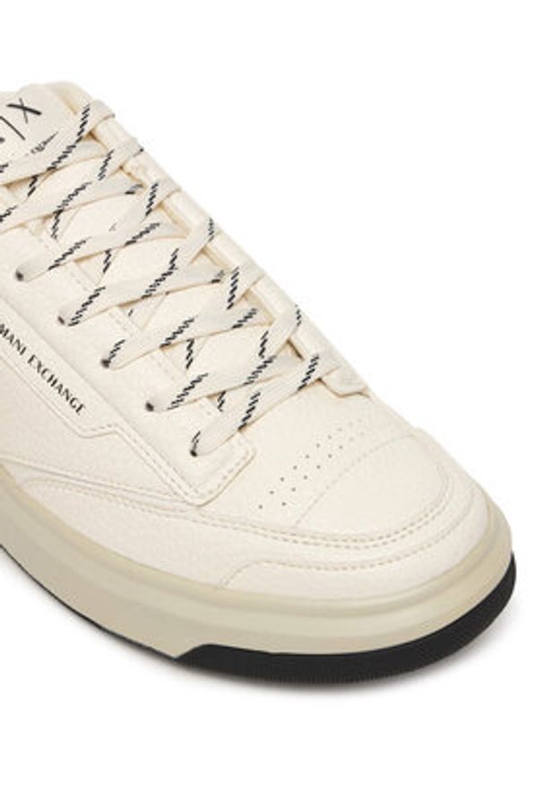 Armani Exchange Sneakersy XM002205 AF21444 U0009 Biały. Kolor: biały. Materiał: skóra