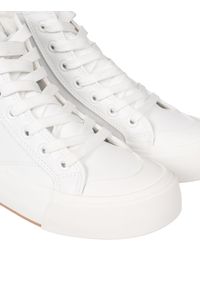Love Moschino Trampki | JA15022G1MIA0 | Kobieta | Biały. Okazja: na co dzień. Zapięcie: zamek. Kolor: biały. Materiał: skóra. Styl: casual