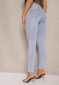 Renee - Jasnoniebieskie Jeansy z Bawełną Skinny Push Up Yastebia. Okazja: na co dzień. Stan: podwyższony. Kolor: niebieski. Wzór: aplikacja. Styl: elegancki, casual #3