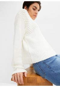 bonprix - Sweter w strukturalny wzór. Kolor: biały. Styl: elegancki