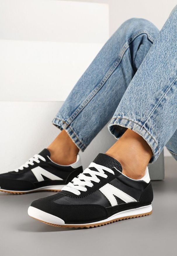 Born2be - Czarne Sneakersy Ozdobione Geometrycznym Wzorem Teroti. Kolor: czarny. Materiał: jeans. Wzór: aplikacja, geometria