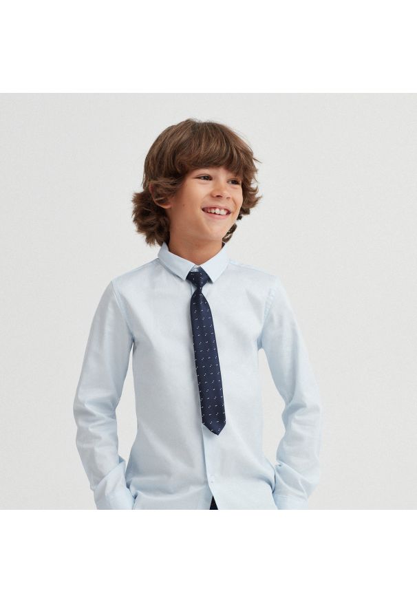 Reserved - Elegancka koszula slim fit z krawatem - Niebieski. Kolor: niebieski. Styl: elegancki
