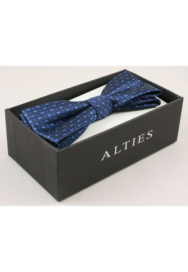 Elegancka Mucha Męska - Alties - Wzór w Odcienie Granatu. Kolor: niebieski. Wzór: geometria. Styl: elegancki