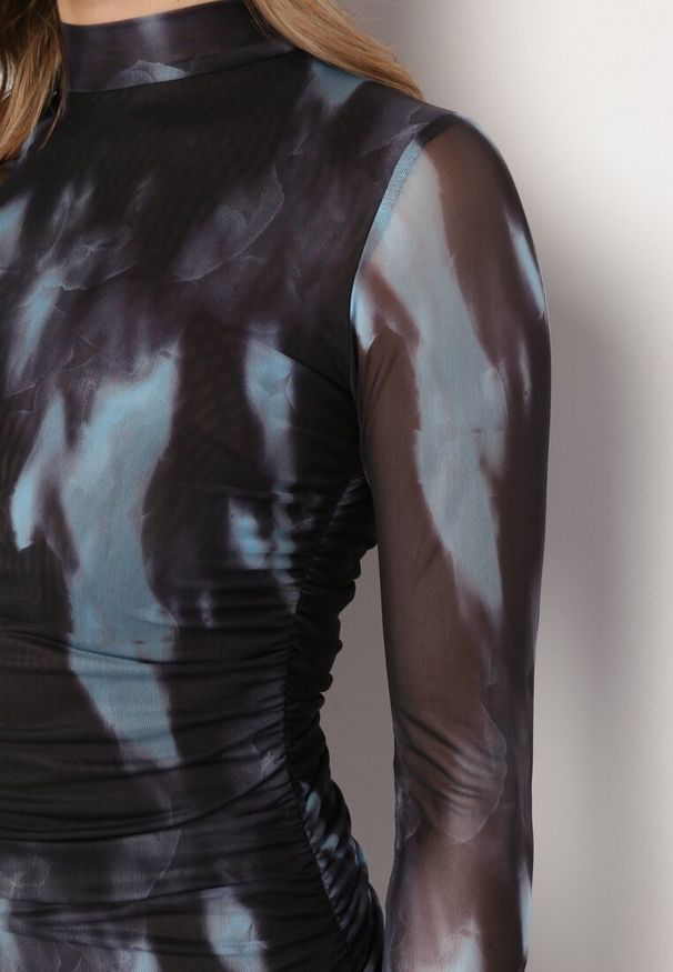 Born2be - Czarno-Niebieska Sukienka z Siateczki i Marszczeniem Souchett. Kolor: czarny. Materiał: tkanina