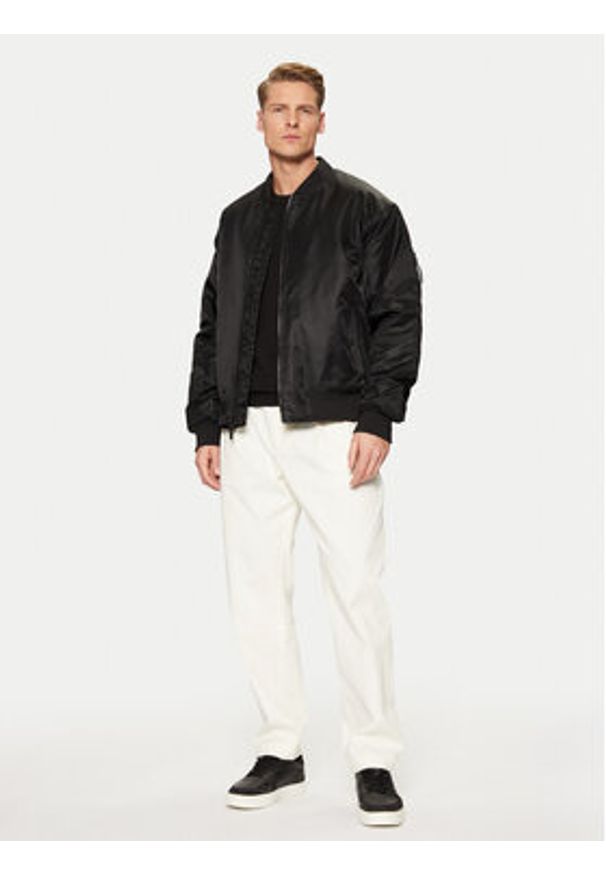 Calvin Klein Jeans Kurtka bomber 00040EM524 Czarny Regular Fit. Kolor: czarny. Materiał: syntetyk