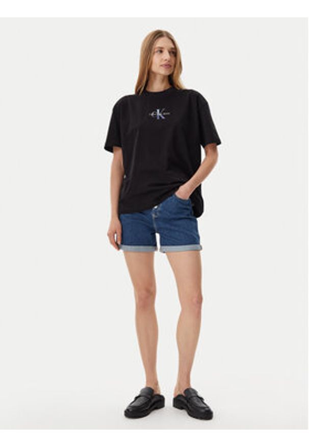 Calvin Klein Jeans Szorty jeansowe J20J225512 Granatowy Mom Fit. Kolor: niebieski. Materiał: bawełna