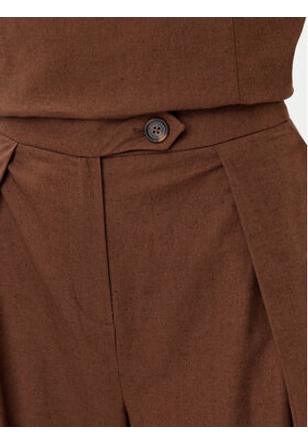 Barbour Spodnie materiałowe Barbour Lucy LTR0384BR53 Brązowy Regular Fit. Kolor: brązowy. Materiał: bawełna