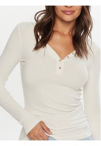 Guess Bluzka Kyla W4BP51 KBCO2 Biały Regular Fit. Kolor: biały. Materiał: wiskoza #3