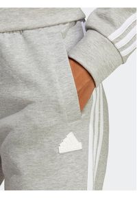 Adidas - adidas Spodnie dresowe Future Icons 3-Stripes IB8531 Szary Regular Fit. Kolor: szary. Materiał: bawełna #2
